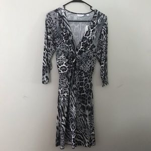 👗 New York & Company v-neck animal print dress